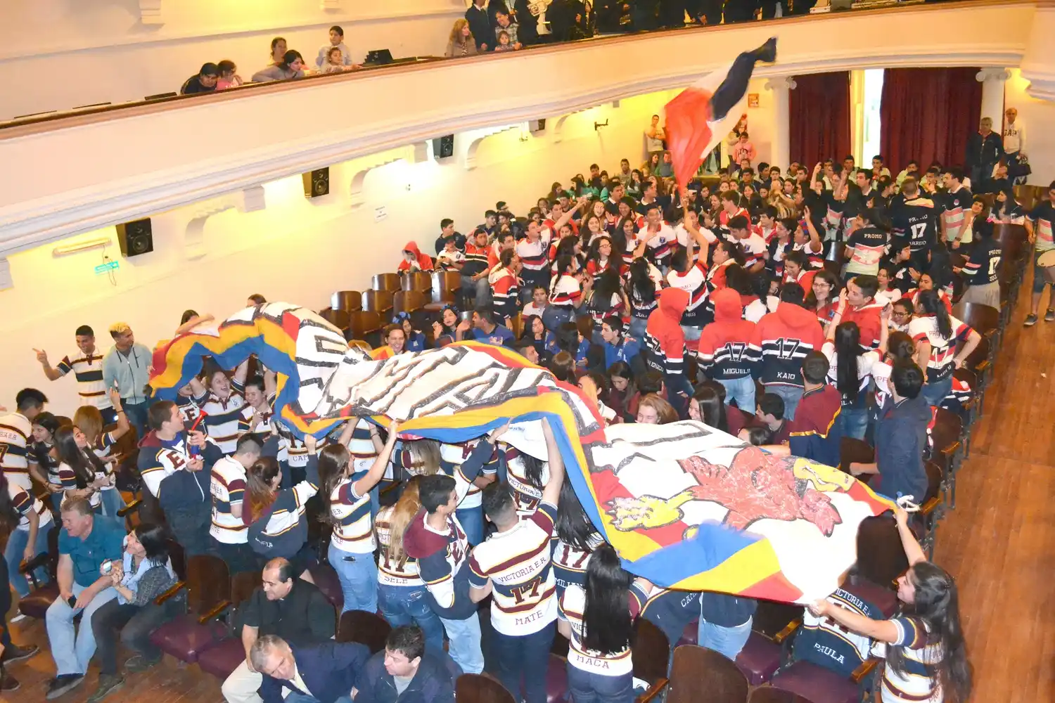 El entusiasmo de la ‘promo’ 2017 copó el Cine Teatro