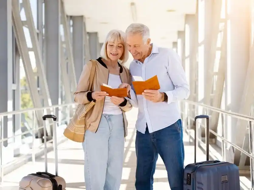 Viajes en adultos mayores: qué cobertura es clave