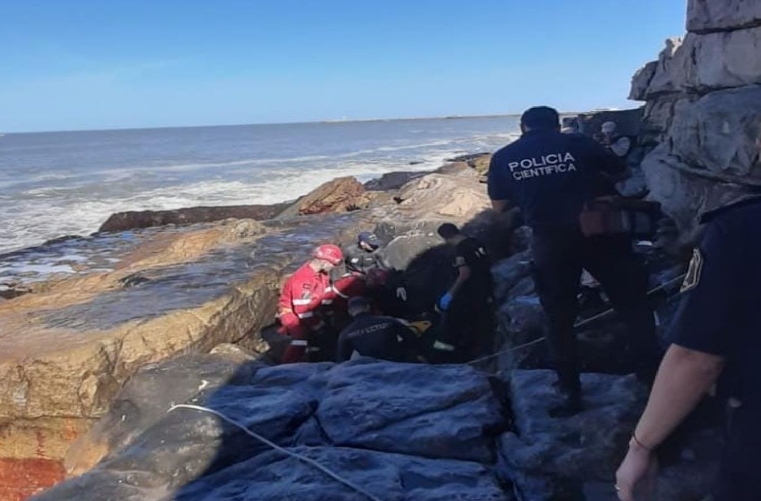 Identifican al hombre muerto en el mar: era un marinero que se había quedado sin trabajo