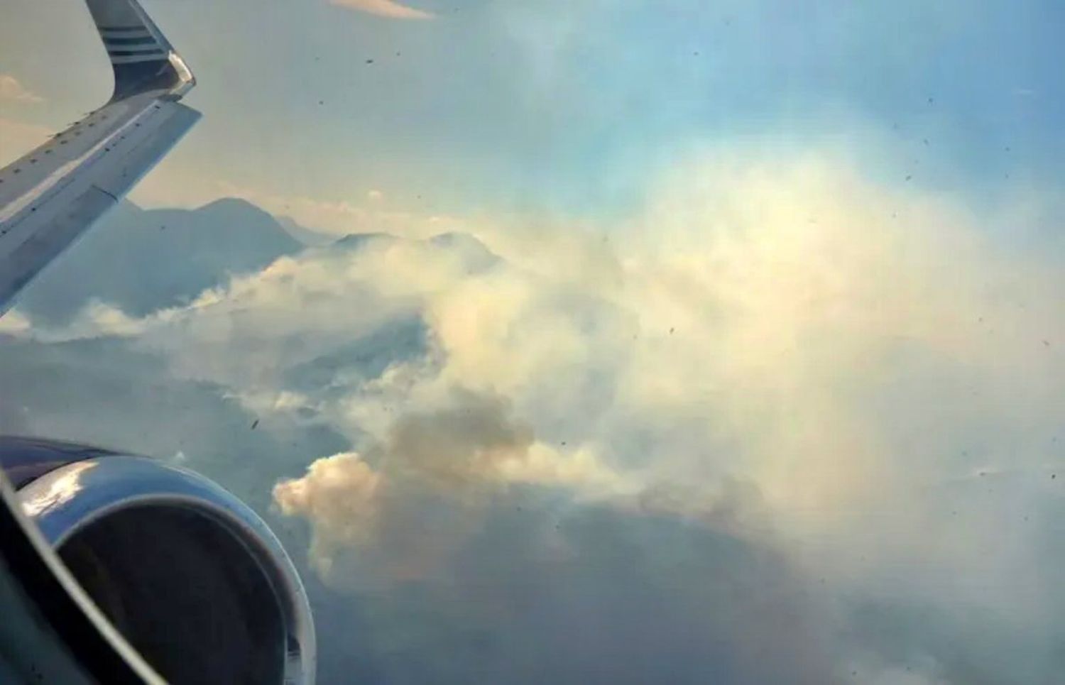 El Boeing 737 FireLiner de Santiago del Estero vuela a Neuquén para combatir incendios forestales