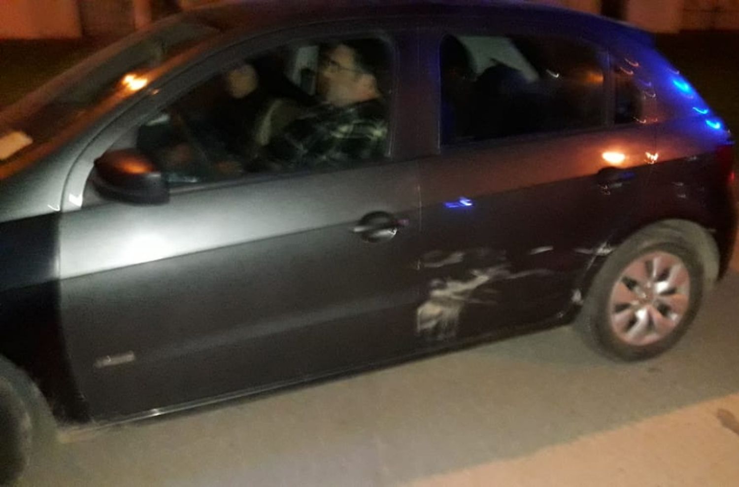Conducía borracho y embistió a un auto en su puerta izquierda
