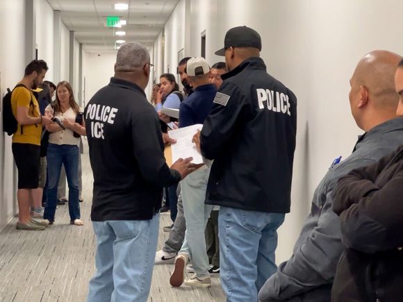 DEMANDAN a TRUMP por redadas del ICE contra los migrantes en los tribunales