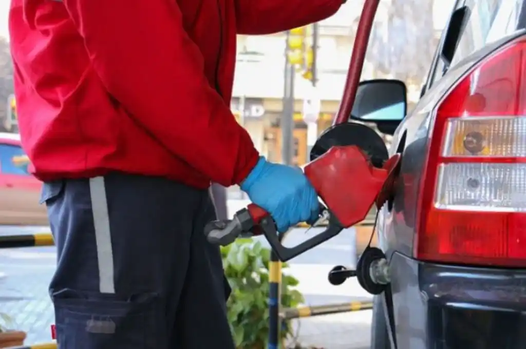 Los combustibles subirán un 4 % mensual hasta agosto