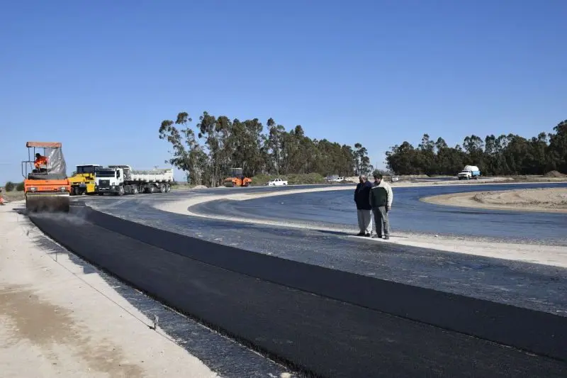 Comenzó la pavimentación del circuito del club Independiente