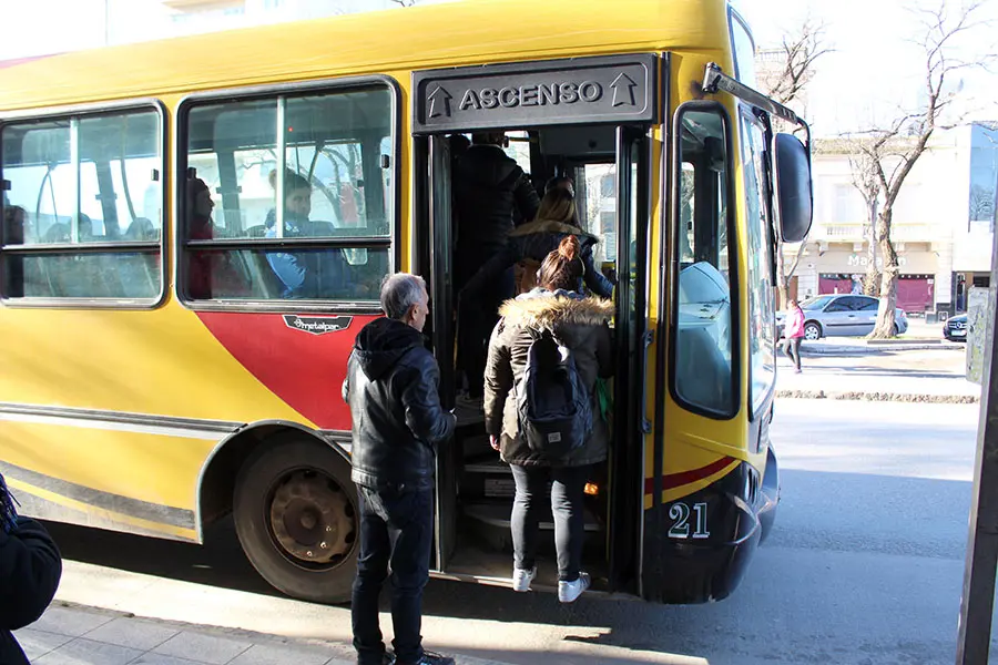 Colectivos vuelven a las calles