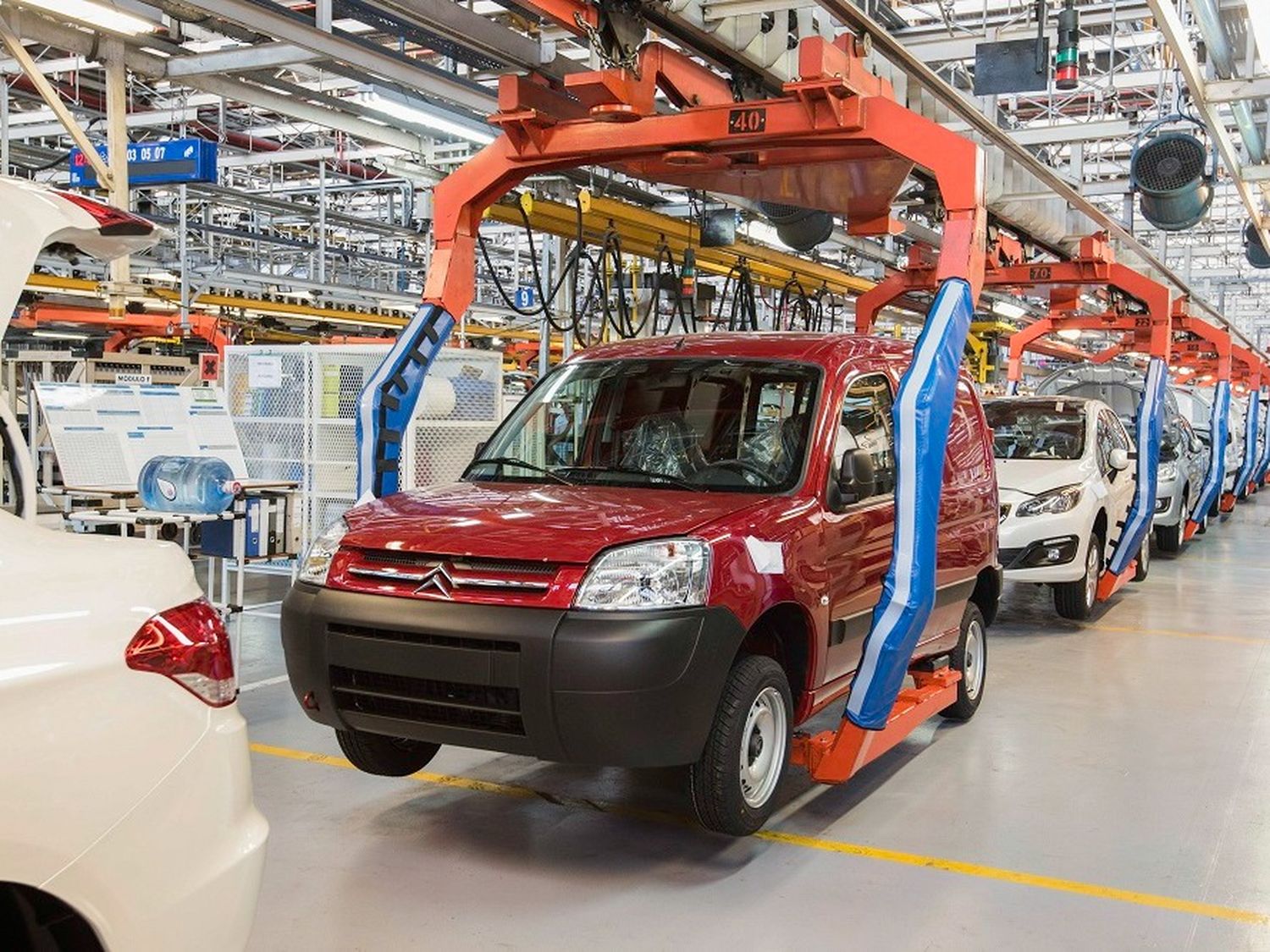 En marzo hubo una fuerte suba en las ventas de autos pero bajó la producción