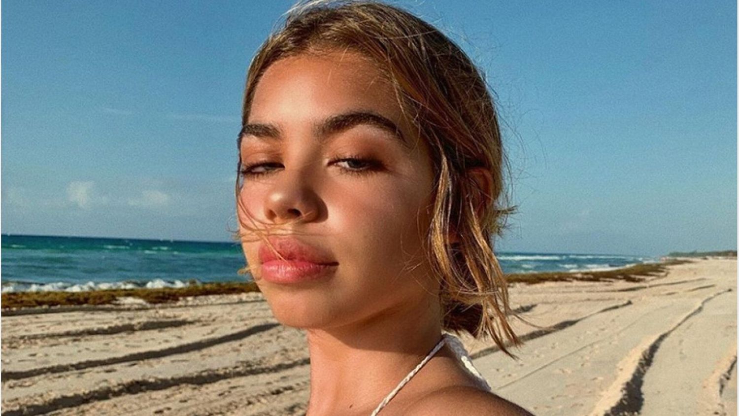 Anna, la hija de Andrea del Boca, se animó a un picante look para Navidad