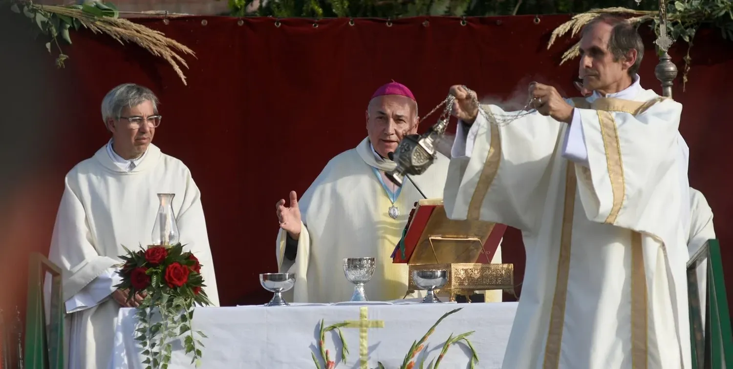 “Nosotros ya estamos pensando en un sistema de atención pastoral que no esté centrado exclusivamente en el sacerdote o en el diácono”, dijo Fenoy en una entrevista con El Litoral. Foto: Pablo Aguirre.