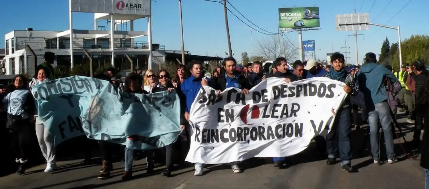 Trabajadores despedidos de Lear marchan del Obelisco al Ministerio de Trabajo