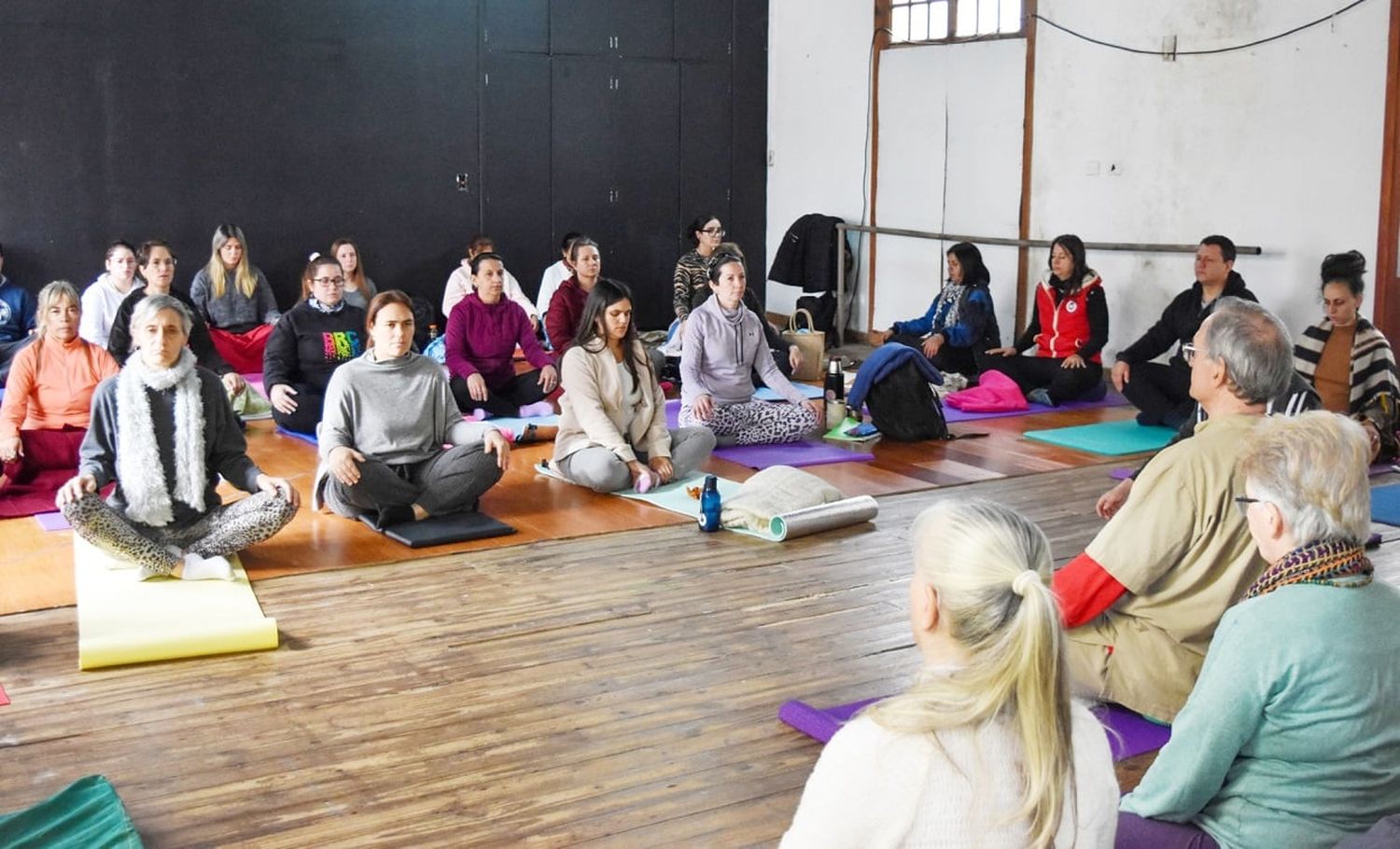 Comenzó el instructorado de yoga