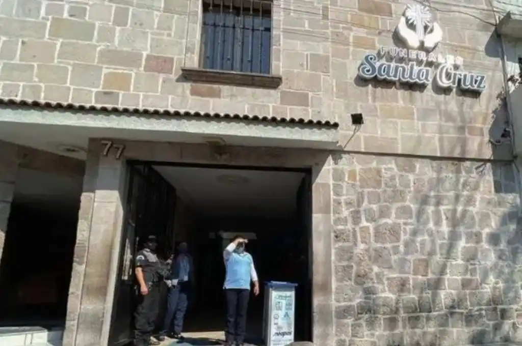 Pensaban que velaban a su madre pero abrieron el cajón y se llevaron una sorpresa