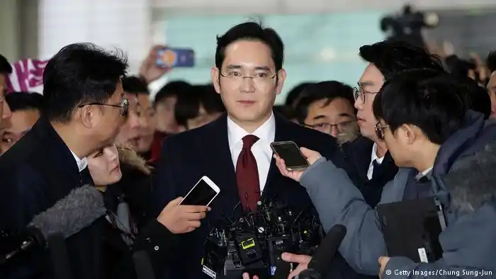 Corea del Sur debate el arresto del dueño de Samsung