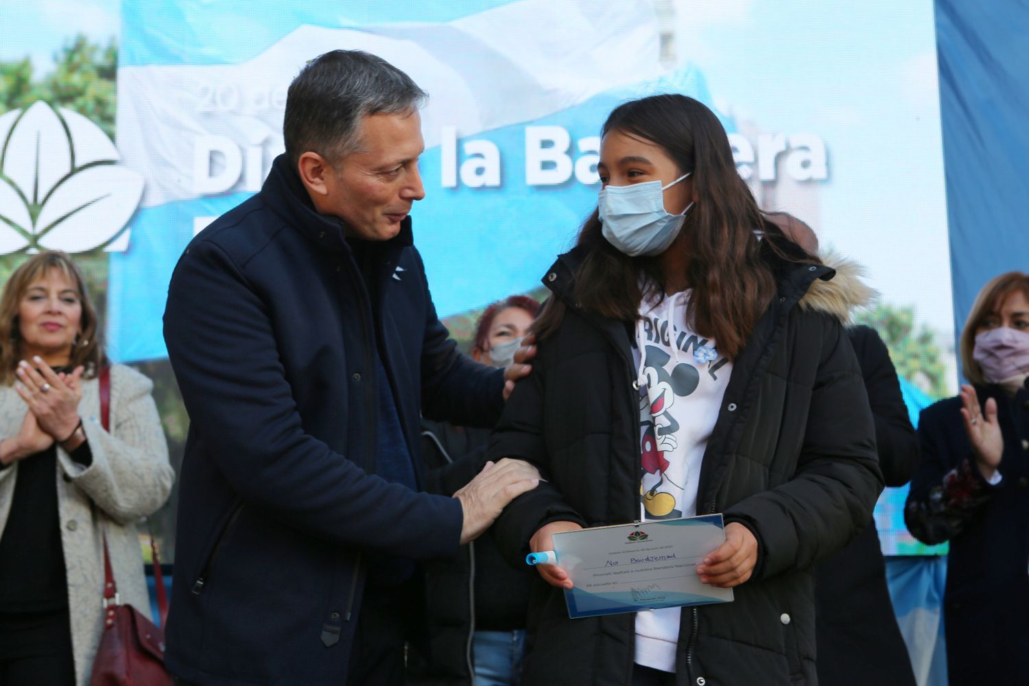 Gray tomó la promesa a la Bandera a alumnos de 4° grado de escuelas de Esteban Echeverría