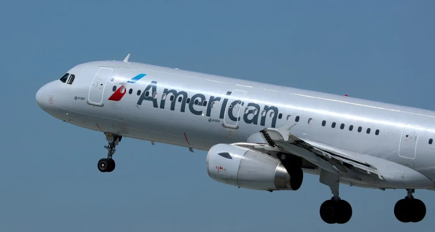 Desde American Airlines, señalaron que los problemas se deben a la combinación de desperfectos técnicos de los aviones y malas condiciones climáticas. CREDITO: REUTERS/Mike Blake/File Photo