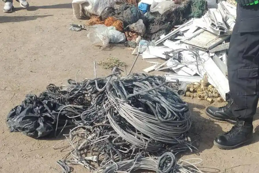 El Gobierno municipal, en coordinación con la Guardia Urbana Rafaelina (GUR), la Policía de Investigaciones (PDI) y el Ministerio Público de la Acusación (MPA), ha llevado a cabo operativos para combatir actividades ilegales en nuestra ciudad.