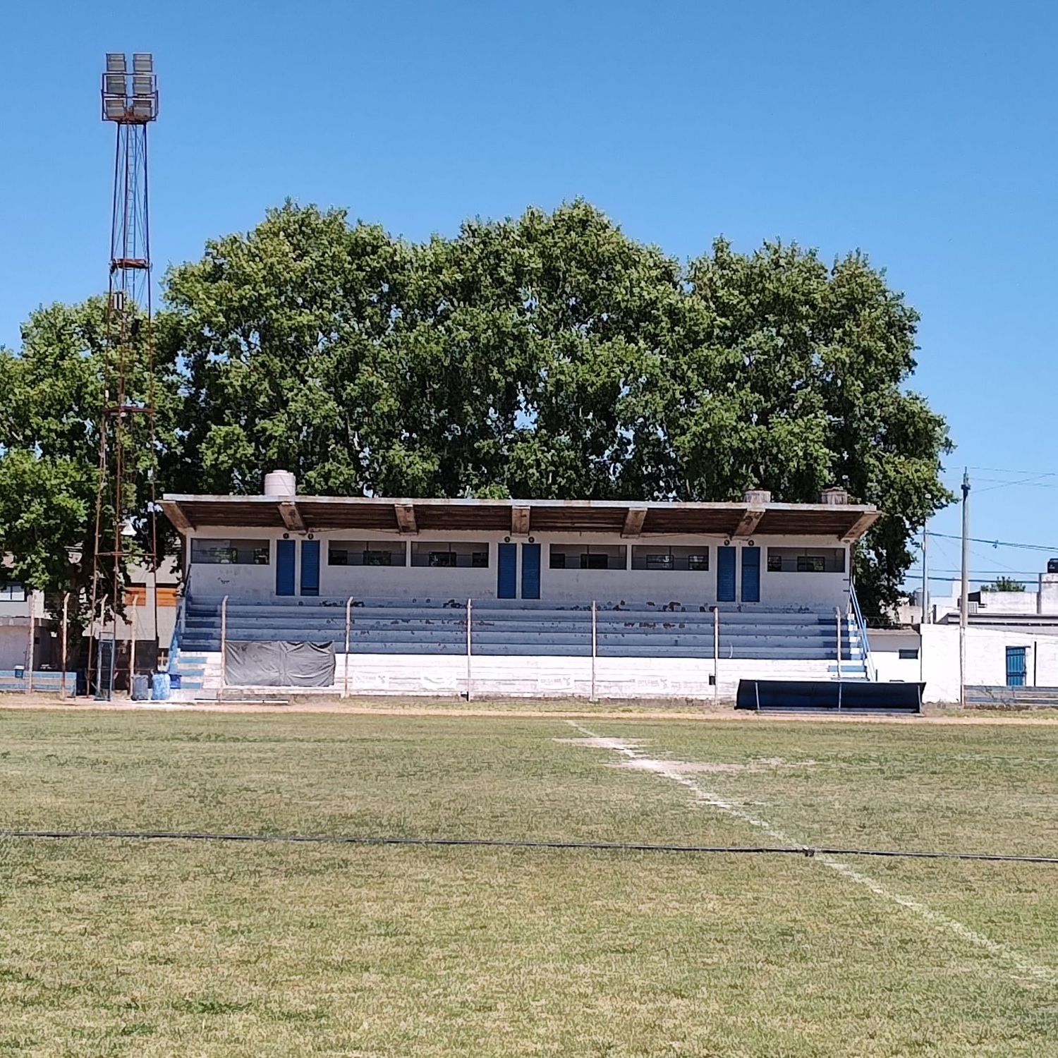 La Liga de fútbol local hará mejoras en el sistema de iluminación del Estadio Municipal