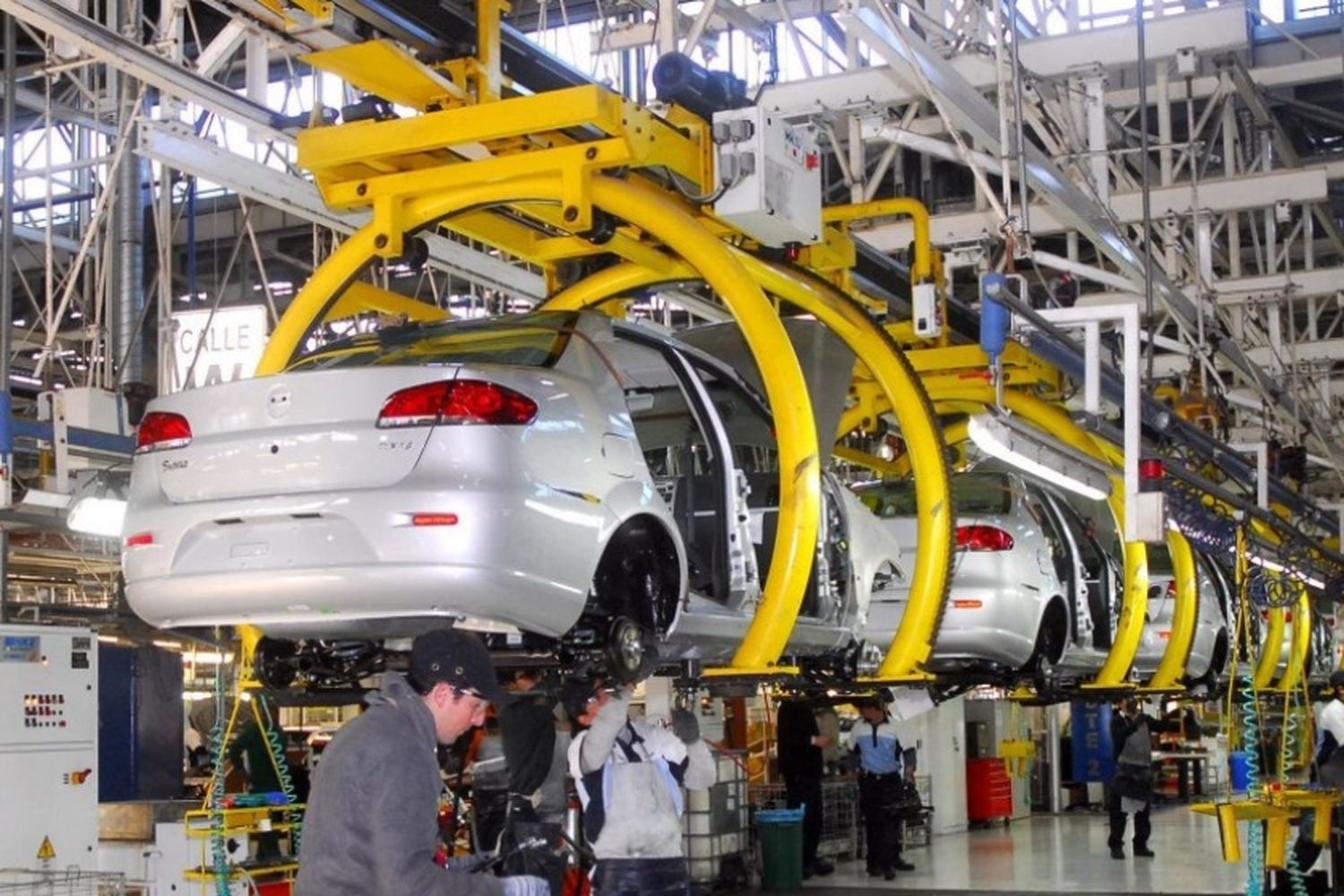 Por las inundaciones en Brasil, General Motors para su producción por 9 días