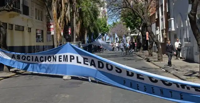 Comercio acordó un adelantamiento de la paritaria