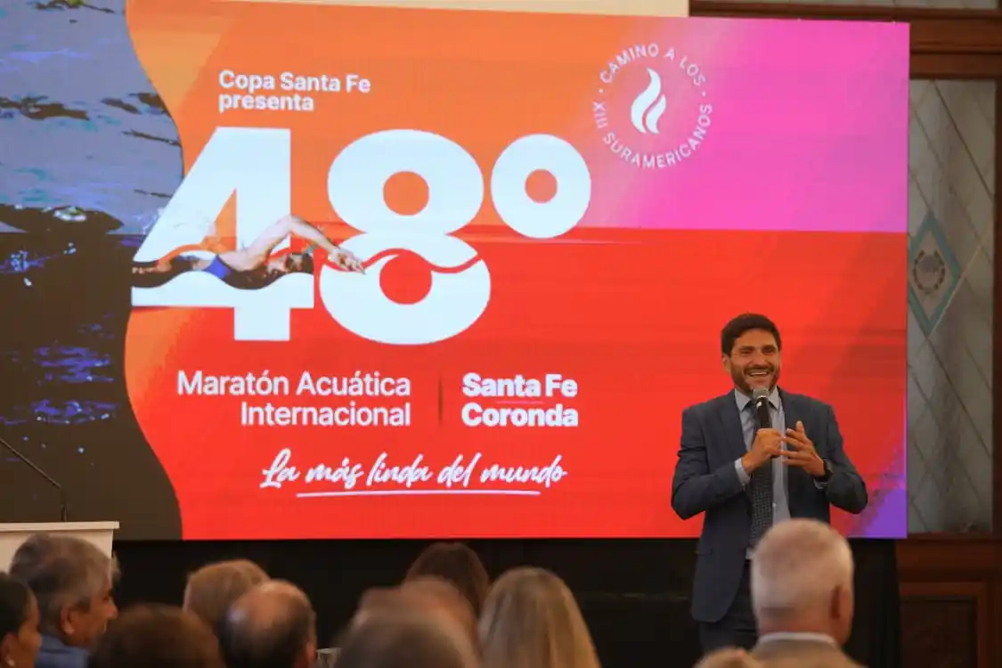 El gobernador Pullaro en la presentación de la clásica maratón Santa Fe Coronda