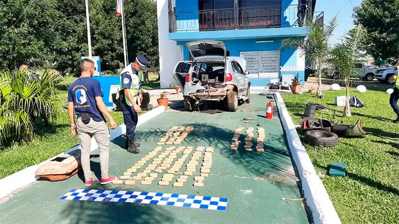 Se detuvo a una pareja que se dirigía a Gualeguaychú con 30 kilos de marihuana 
