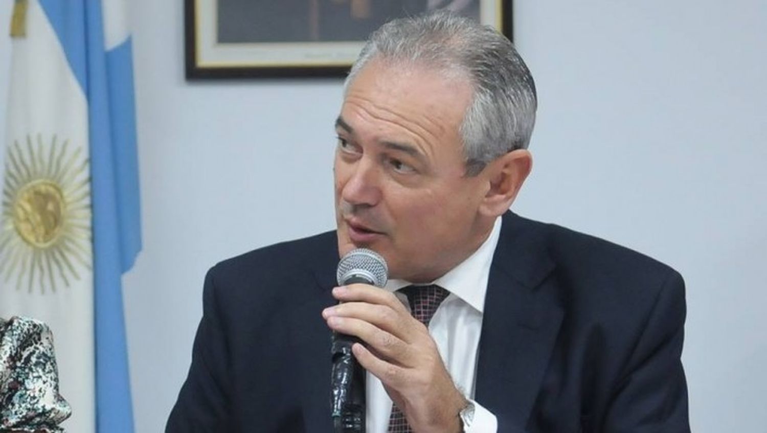 Benedetti votará a favor de la despenalización del aborto
