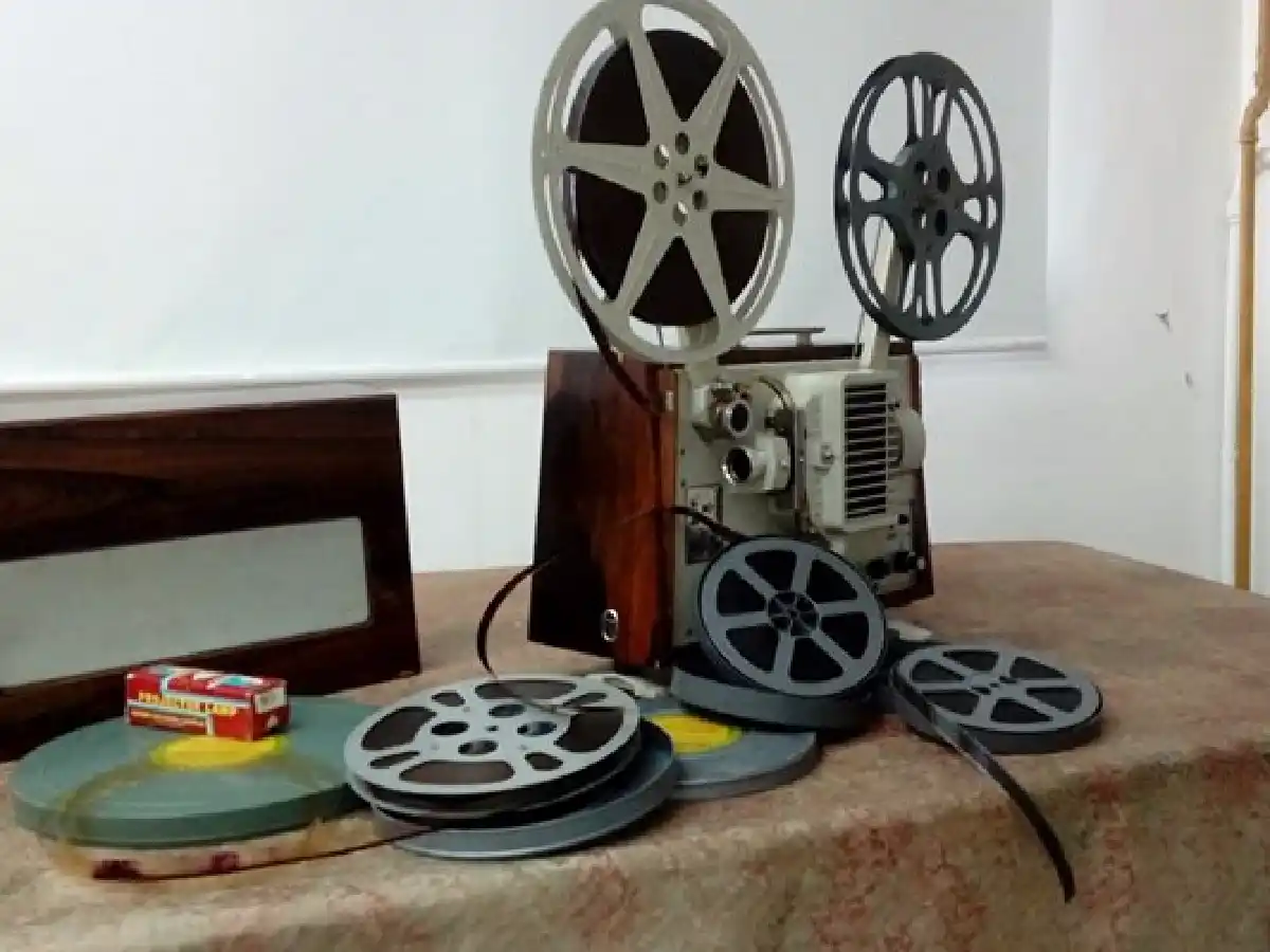 El Archivo Gráfico sumó un nuevo proyector a su anaquel