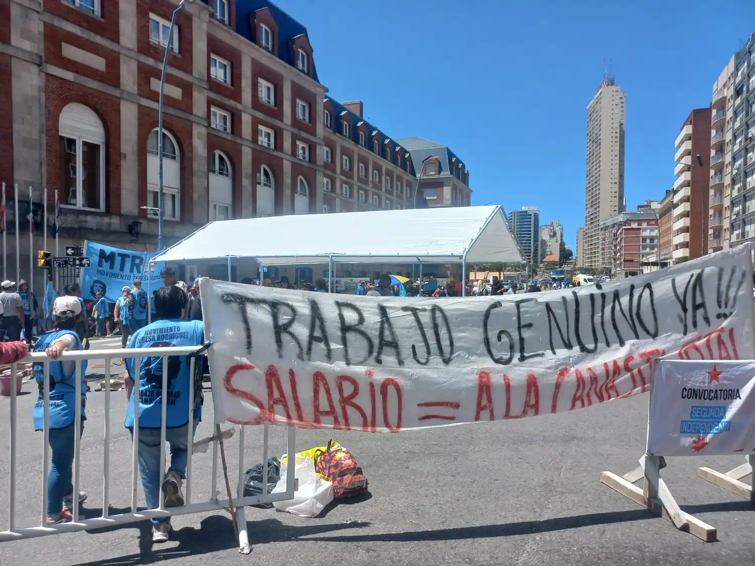 Los manifestantes exigieron dialogar con funcionarios de la Municipalidad.
