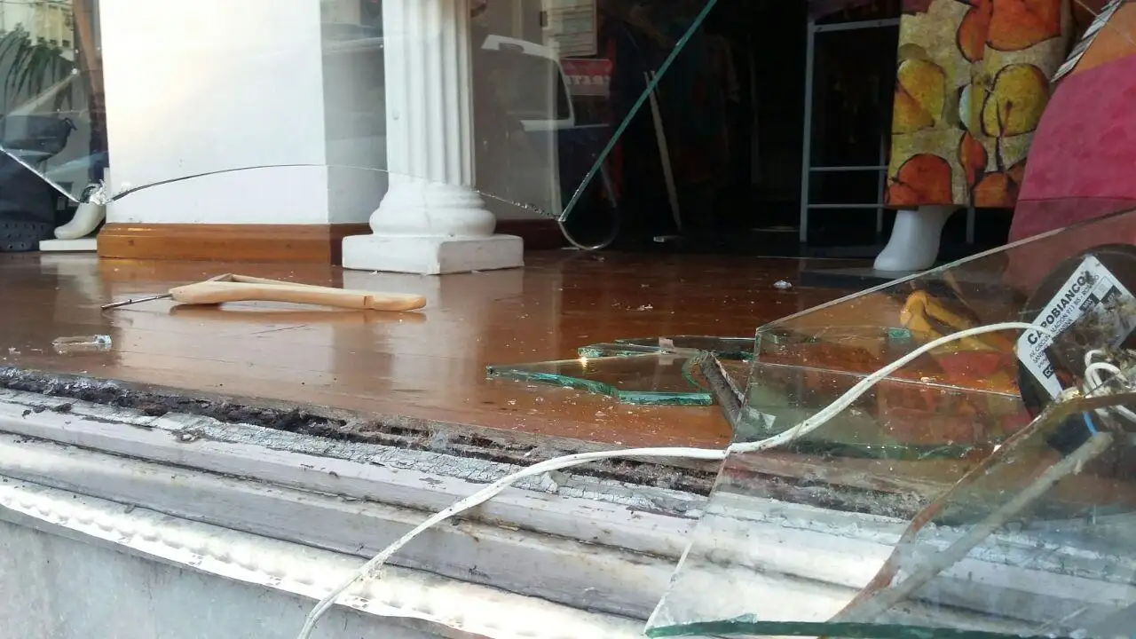 Robaron en un local de ropa en Obispo Gelabert al 2500