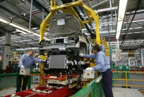 Según la UIA, la actividad fabril cayó 2,5% en julio