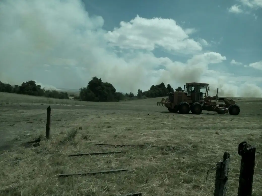 Se reaviva el fuego en Sierra de los Padres y llega a zonas habitadas