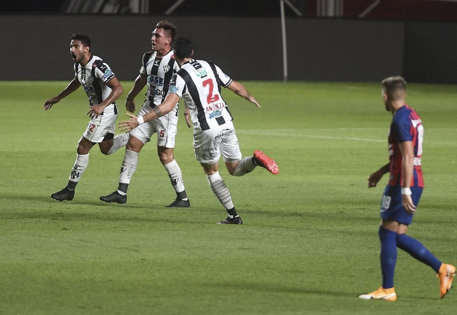 San Lorenzo sucumbió ante un implacable Central Córdoba