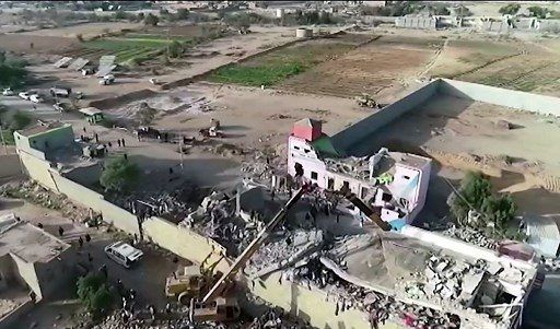 ¡SANGUINARIO ATAQUE! Bombardeo a prisión en Yemen deja al menos 70 muertos