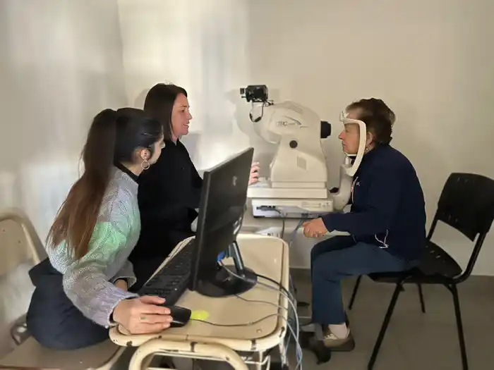 Conicet en Tandil: llevan a los barrios un sistema que detecta casos de riesgo de retinopatía diabética