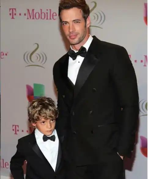 Christopher compartió esta tierna foto en su Instagram con William Levy.