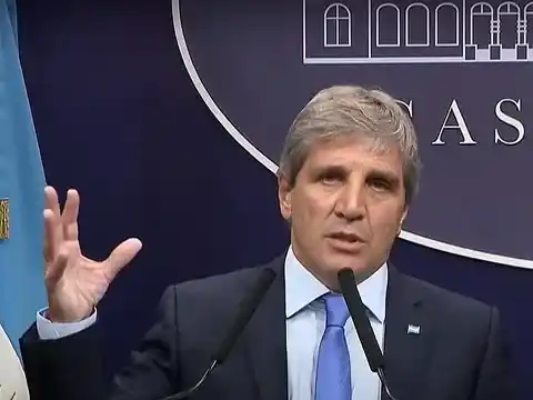 Caputo sobre el dólar: “Se cortó un kiosco de pocos, no es un cepo cambiario”