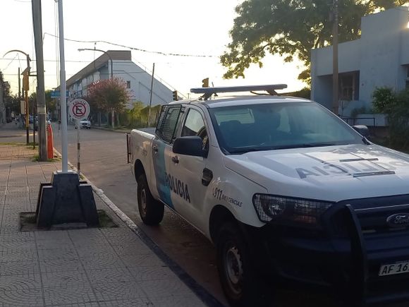 “Cansado de la inseguridad”: intentaron asaltar a una mujer y su hija cuando frenaron en un semáforo