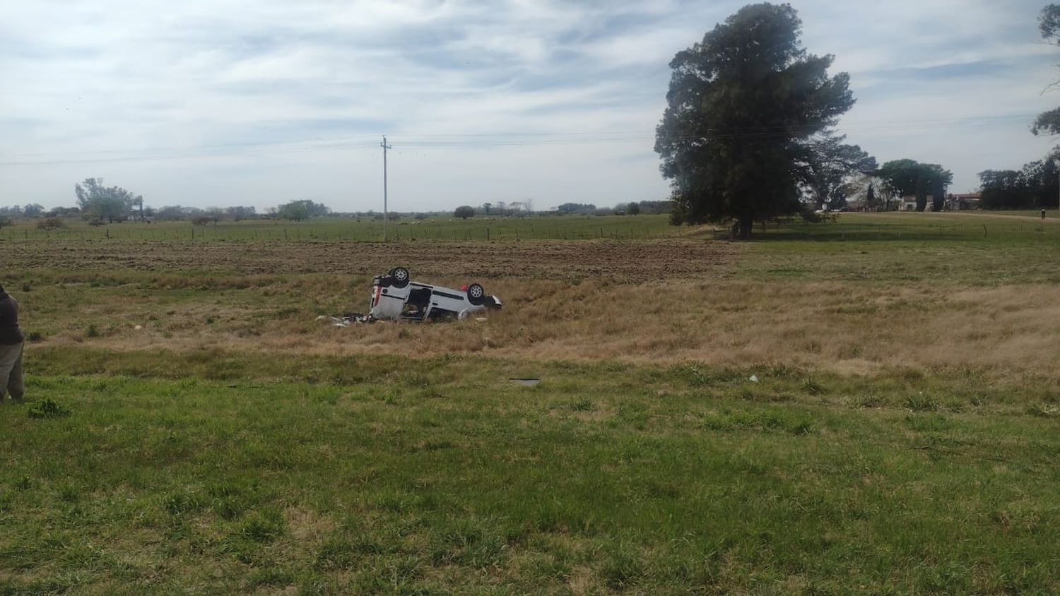 Un auto volcó en  ruta 12