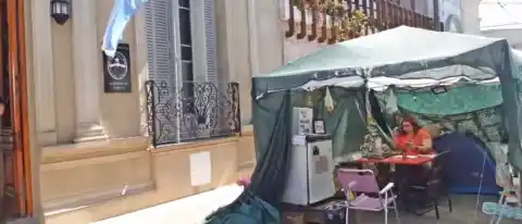 Llevan más de 30 días de acampe frente a un juzgado de Gualeguay