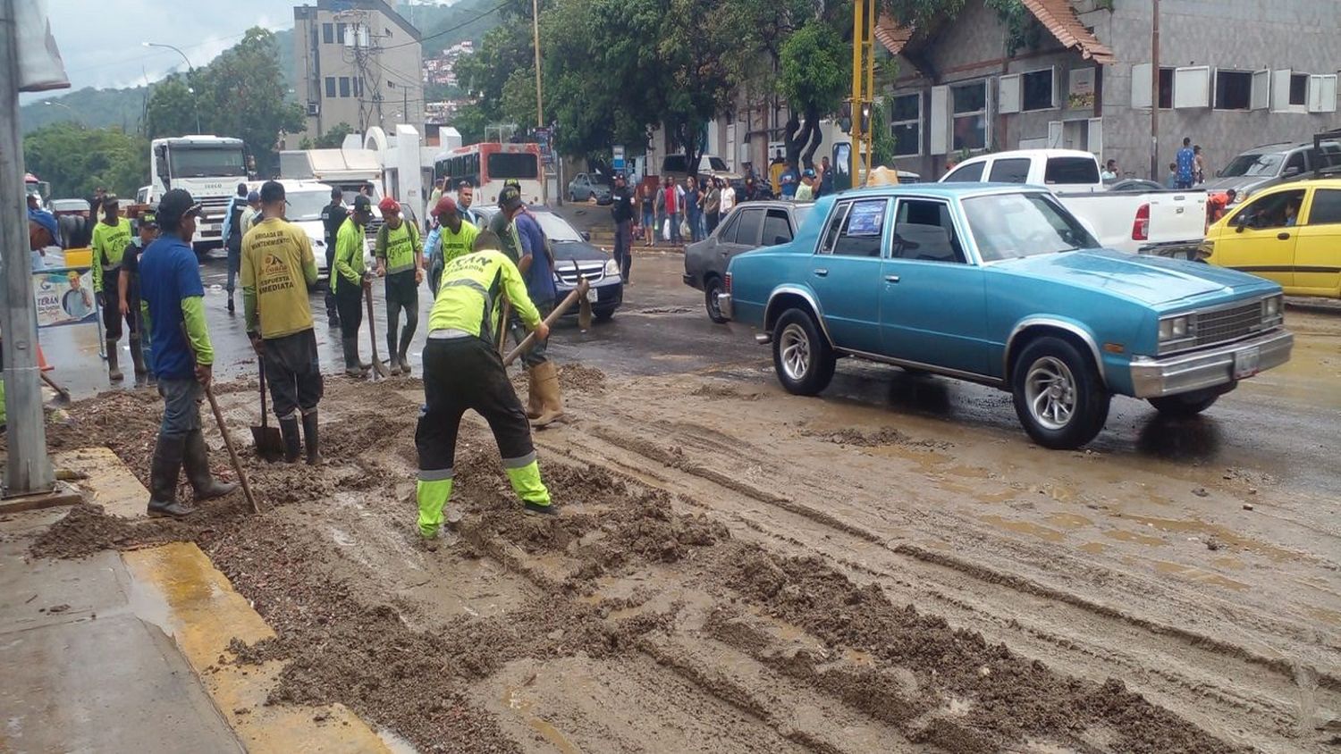 ¡Y FALTA LA ONDA TROPICAL 47! TREMENDO SUSTO metió crecida del río Curucutí en La Guaira