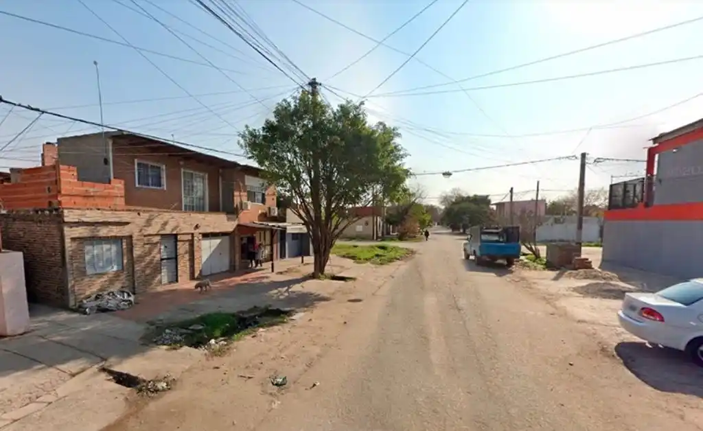 Balearon a una joven desde un auto en Rosario