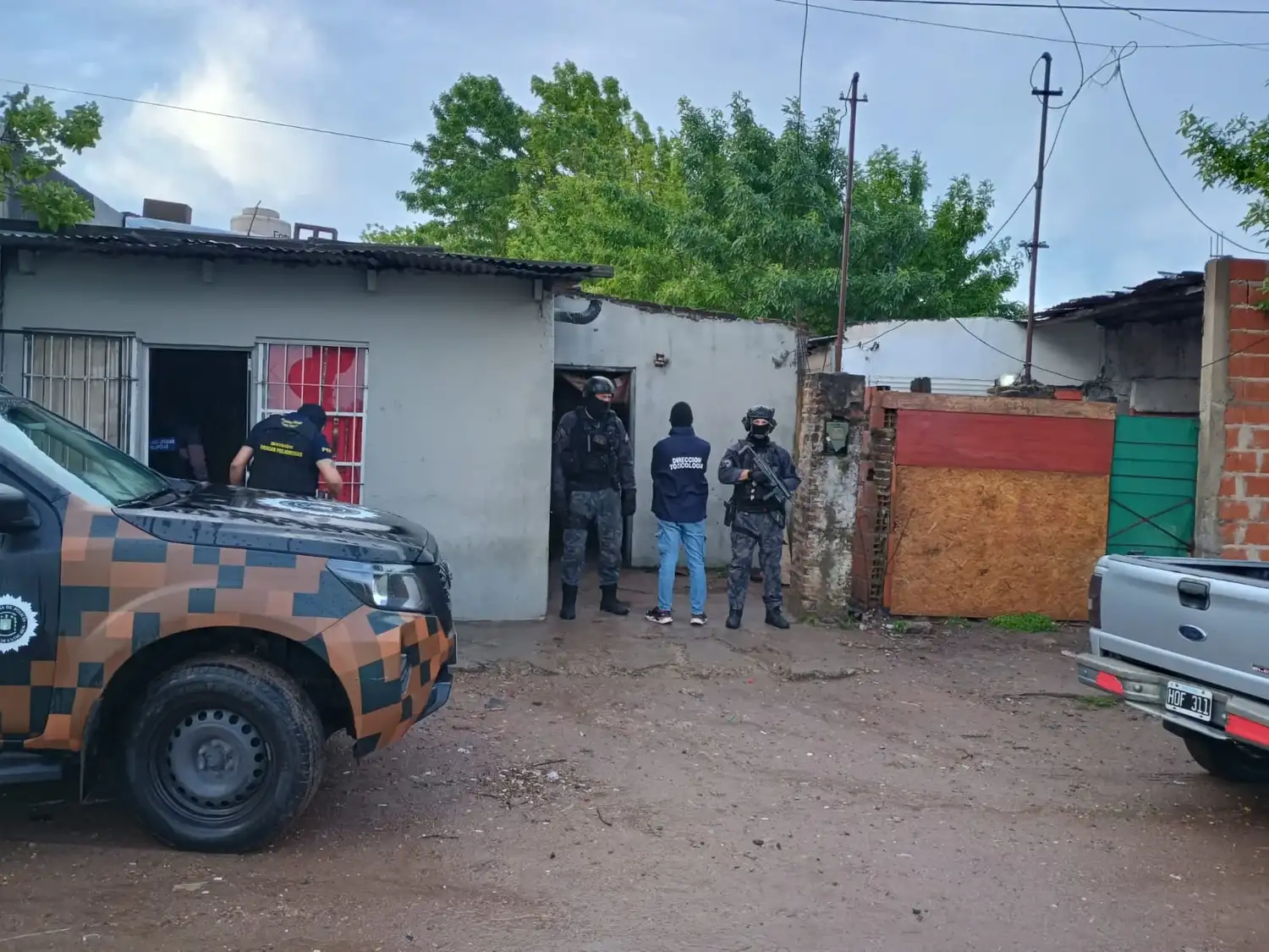 Allanamientos por droga: secuestraron cocaína, dinero y detuvieron a dos hombres en el barrio Zabalet