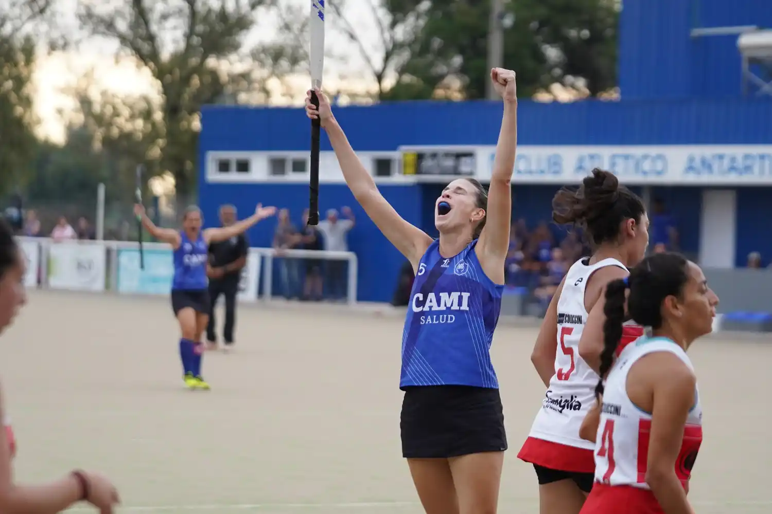 Las "Pingüins" ganaron en la capital cordobesa.