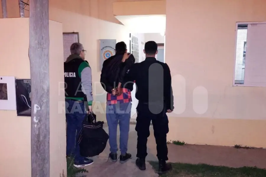 Robó una vivienda e intentó huir en un colectivo de larga distancia: lo atraparon en la terminal de ómnibus