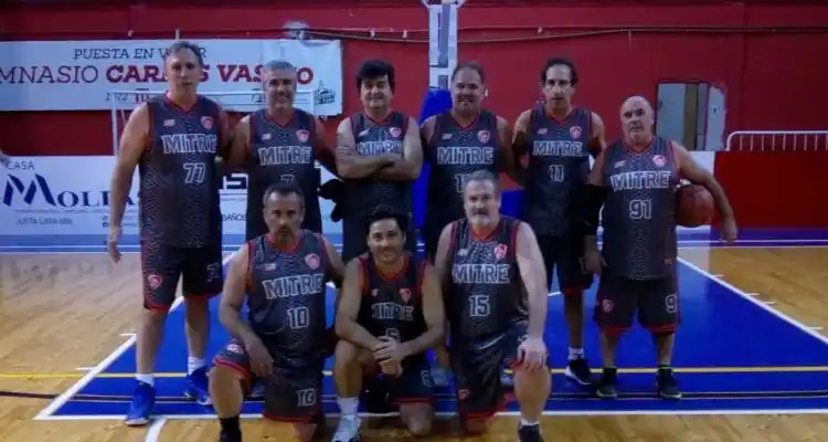 El +45 de Mitre empezó los cuartos de final con una gran victoria y quedó a un paso del Final Four