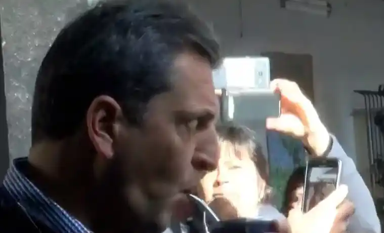 Massa votó en Tigre: Tomó mate, evitó hablar de Cristina y dijo que "lo importante es votar"