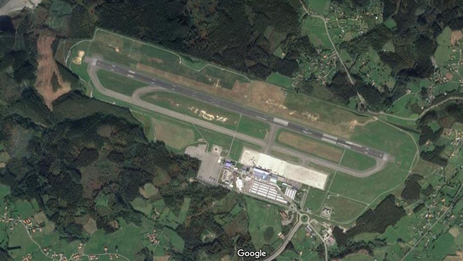 El aeropuerto de Asturias tendrá cierres programados por obras en su pista