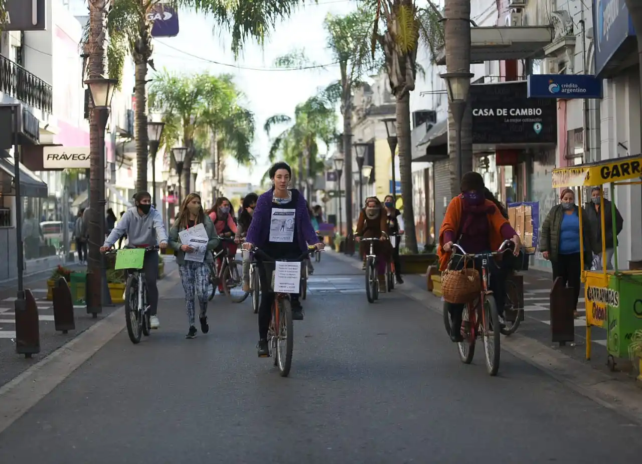 "Disculpe las molestias, nos están matando": Las mejores fotos de la marcha en la ciudad