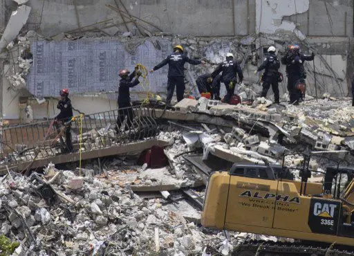 CONTINÚA LA BÚSQUEDA Se eleva a cinco el balance de fallecidos en derrumbe de edificio Miami