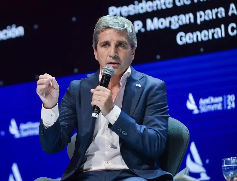 Caputo dijo que “están bajando los precios y la última inflación fue del 10 por ciento”