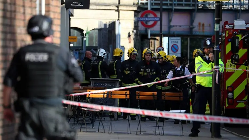 Una explosión seguida de incendio se registró en una estación del metro de Londres